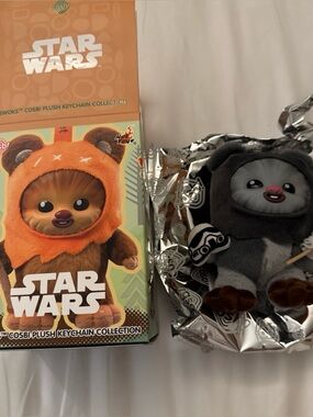 Hot Toys Star Wars Ewoks Cosbi Plush Keychain Tokkat NEW